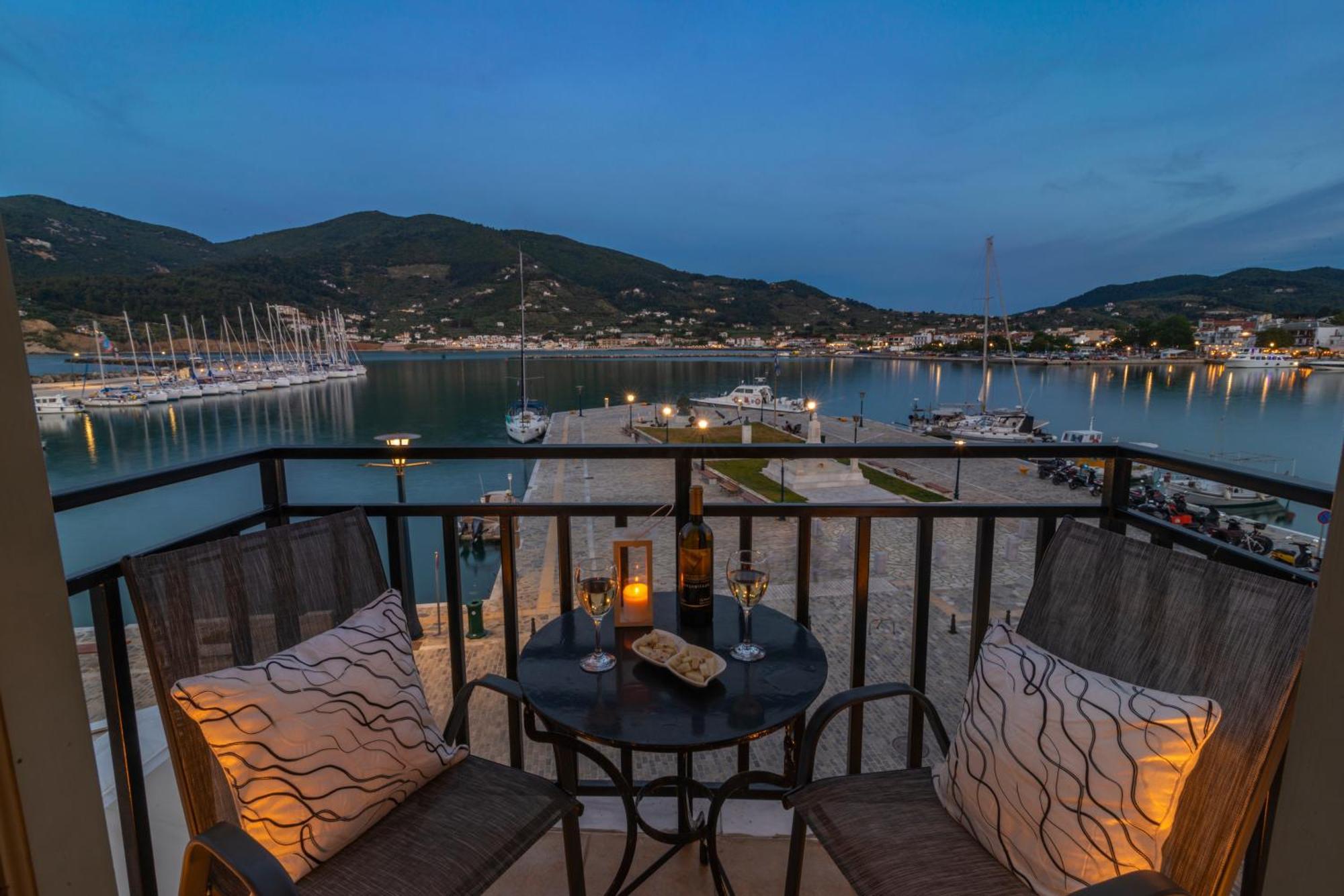 Faros Coastal Apartments Città di Skopelos Esterno foto
